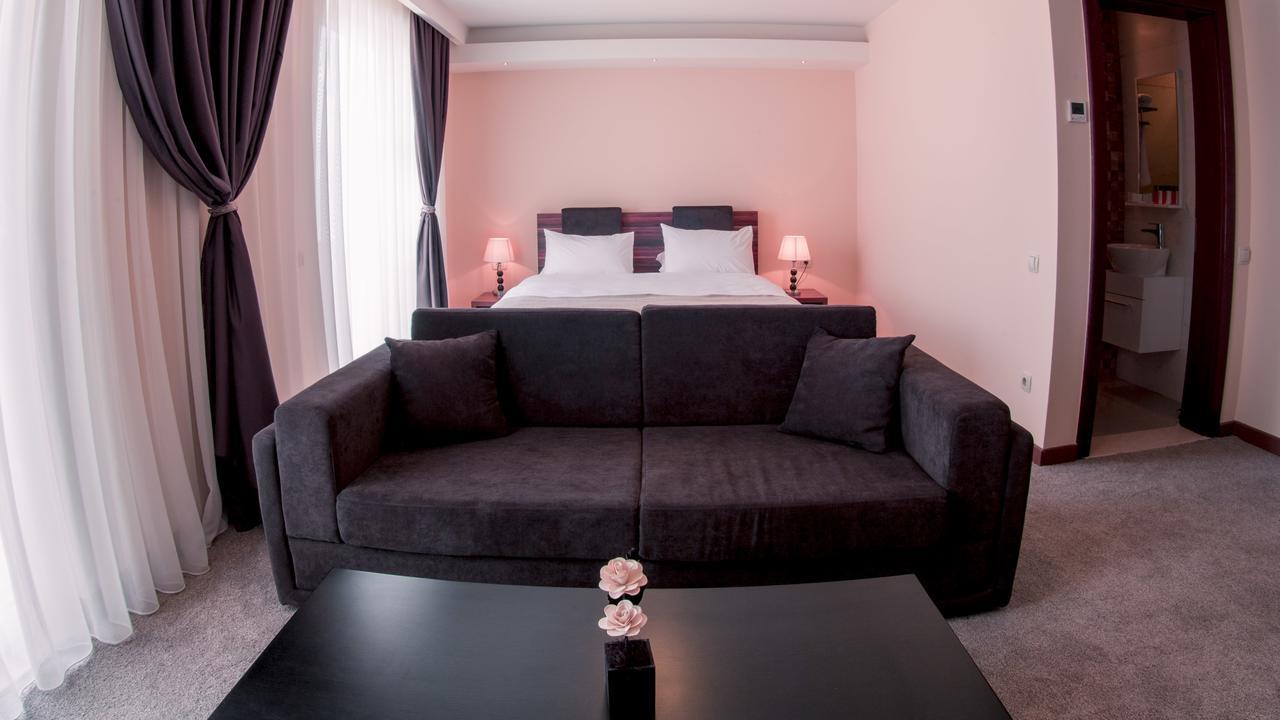 Semitronix Hotel Prishtina Pristina Eksteriør bilde