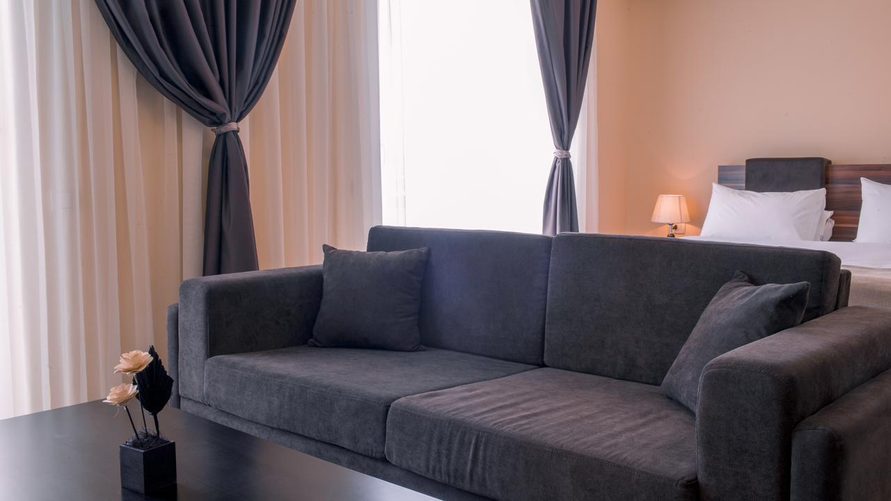 Semitronix Hotel Prishtina Pristina Eksteriør bilde
