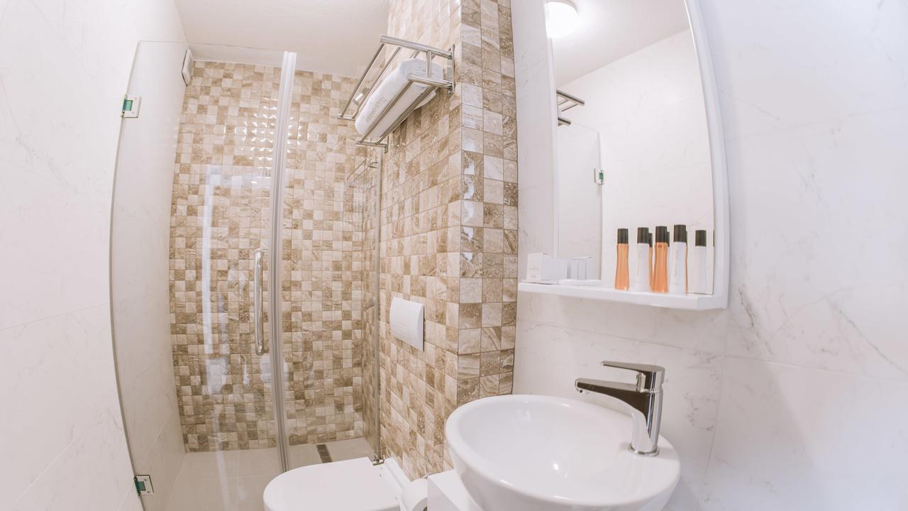 Semitronix Hotel Prishtina Pristina Eksteriør bilde