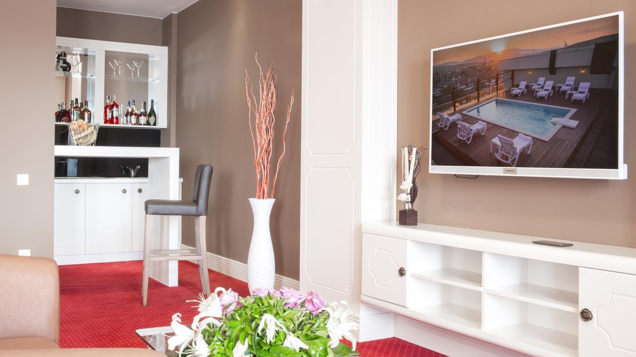 Semitronix Hotel Prishtina Pristina Eksteriør bilde