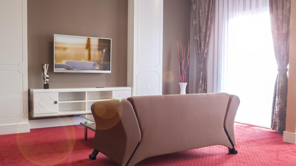 Semitronix Hotel Prishtina Pristina Eksteriør bilde